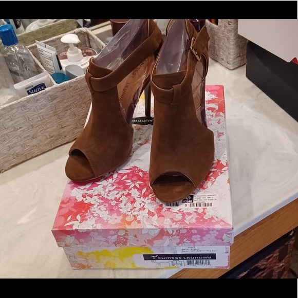 Chinese Laundry Women’s heels - Picture 5 of 7